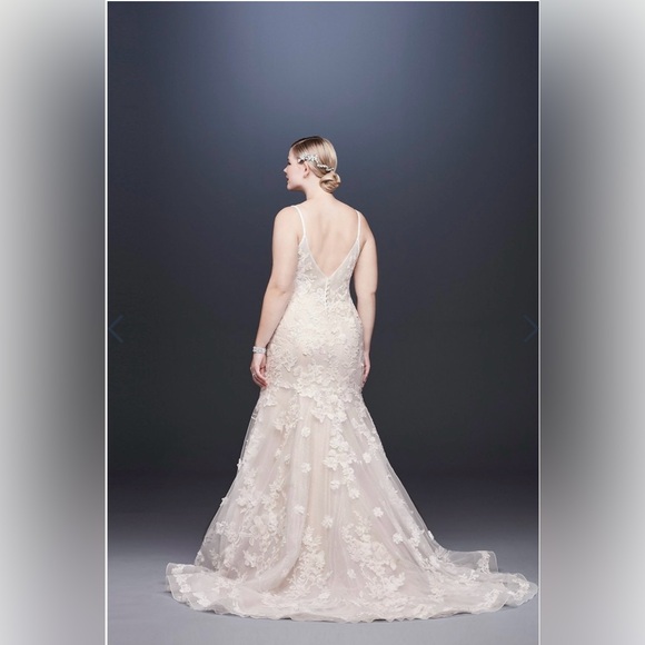 Oleg Cassini 22W Ivory 3D Floral Ballerina  Wedding Dress - Picture 2 of 13